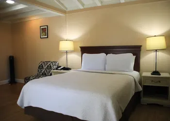 Carmel Resort Inn hotel thumbnail 3