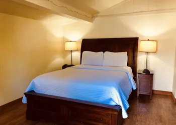 Carmel Resort Inn hotel thumbnail 5