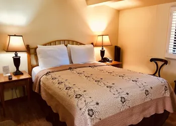 Carmel Resort Inn hotel thumbnail 6