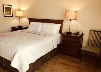 Carmel Resort Inn hotel thumbnail 8