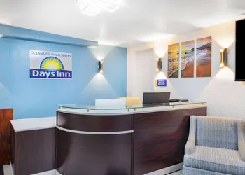 Oceanside Inn & Suites, a Days Inn by Wyndham hotel thumbnail 2