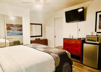 Oceanside Inn & Suites, a Days Inn by Wyndham hotel thumbnail 6