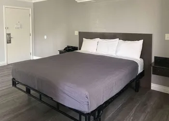 Motel 6 Glendale, CA – Pasadena Burbank Los Angeles hotel thumbnail 4