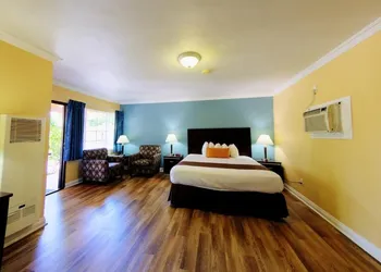 Palm Tropics Motel hotel thumbnail 2
