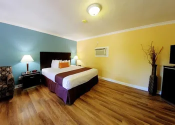 Palm Tropics Motel hotel thumbnail 3