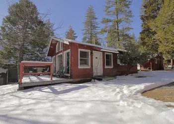 Silver Pines Lodge hotel thumbnail 4