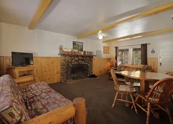Silver Pines Lodge hotel thumbnail 8
