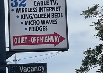 Lone Pine Budget Inn hotel thumbnail 2