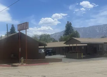 Lone Pine Budget Inn hotel thumbnail 3