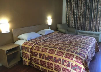 American Inn Ontario hotel thumbnail 5