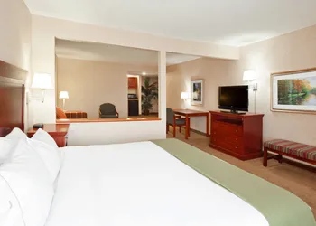 Holiday Inn Express Wilmington by IHG hotel thumbnail 6