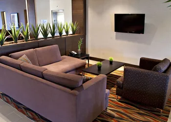 Holiday Inn Express Pembroke by IHG hotel thumbnail 3