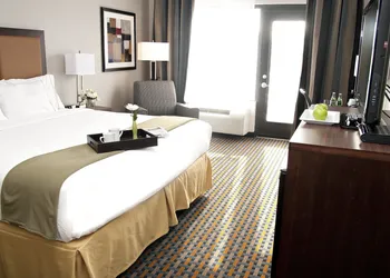Holiday Inn Express Pembroke by IHG hotel thumbnail 5