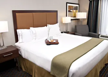 Holiday Inn Express Pembroke by IHG hotel thumbnail 6