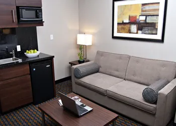 Holiday Inn Express Pembroke by IHG hotel thumbnail 7