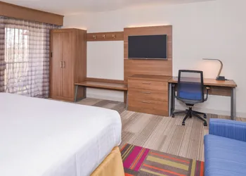 Holiday Inn Express Palm-Desert by IHG hotel thumbnail 6