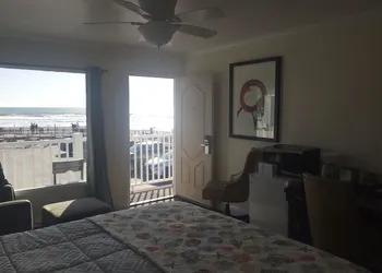 Dolphin Cove Motel hotel thumbnail 5
