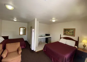 Economy Inn hotel thumbnail 8