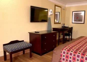 Polynesian Inn hotel thumbnail 5
