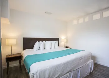 Regency Inn & Suites hotel thumbnail 6