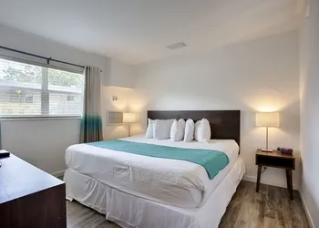 Regency Inn & Suites hotel thumbnail 7