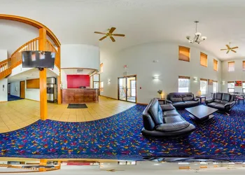 Econo Lodge Inn & Suites Wisconsin Dells hotel thumbnail 4