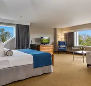 Water's Edge Resort & Spa hotel detail image 4