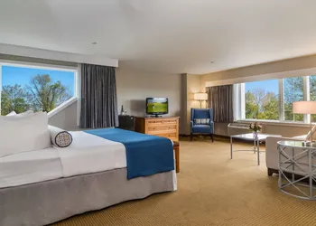 Water's Edge Resort & Spa hotel thumbnail 4