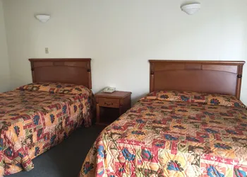 Golden Hills Motel hotel thumbnail 3