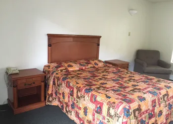 Golden Hills Motel hotel thumbnail 4