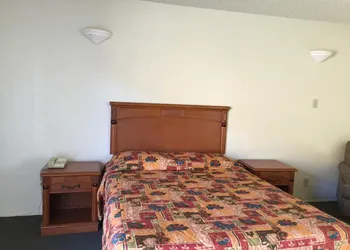 Golden Hills Motel hotel thumbnail 8
