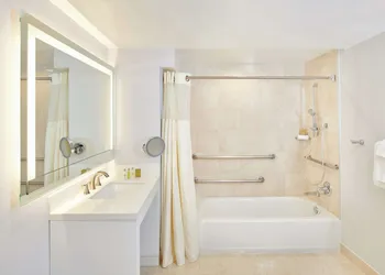 DoubleTree by Hilton Torrance - South Bay hotel thumbnail 8