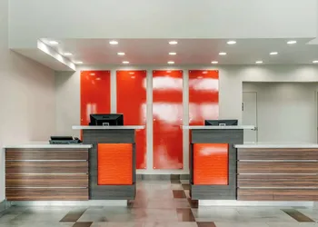 Quality Inn & Suites Vacaville hotel thumbnail 2