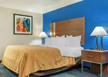 Quality Inn & Suites Vacaville hotel thumbnail 7