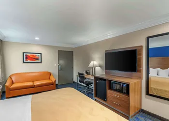 Quality Inn & Suites Vacaville hotel thumbnail 8