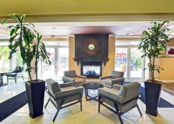 Embassy Suites by Hilton Valencia hotel thumbnail 2