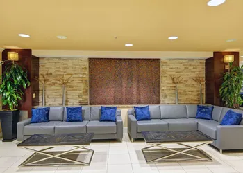 Embassy Suites by Hilton Valencia hotel thumbnail 3
