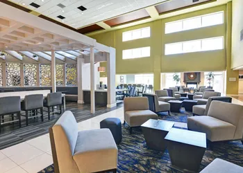 Embassy Suites by Hilton Valencia hotel thumbnail 4