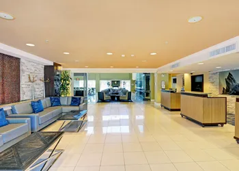 Embassy Suites by Hilton Valencia hotel thumbnail 5