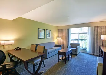 Embassy Suites by Hilton Valencia hotel thumbnail 7