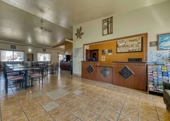 Super 8 by Wyndham Alamosa hotel thumbnail 3