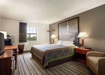 Super 8 by Wyndham Colorado Springs/Afa Area hotel thumbnail 7
