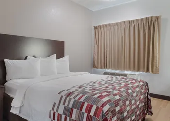 Red Roof Inn San Antonio - Seaworld/ Northwest hotel thumbnail 5