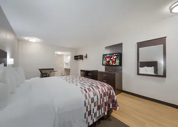 Red Roof Inn San Antonio - Seaworld/ Northwest hotel thumbnail 7