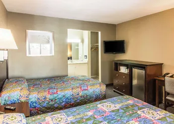 Rodeway Inn Regalodge hotel thumbnail 6