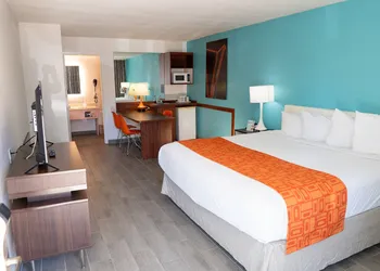 Howard Johnson by Wyndham Clearwater / Dunedin hotel thumbnail 5