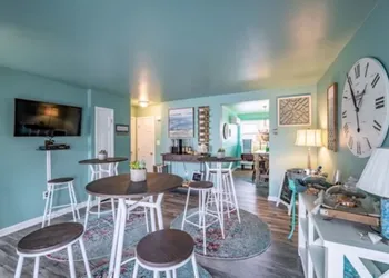 Ocean Glass Inn hotel thumbnail 3
