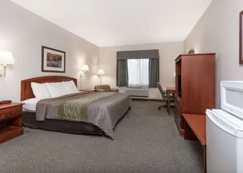 Days Inn by Wyndham Pentwater hotel thumbnail 8