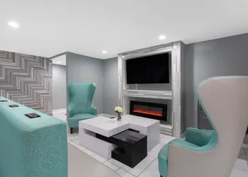 Clarion Pointe hotel thumbnail 2