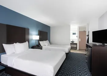 Clarion Pointe hotel thumbnail 8